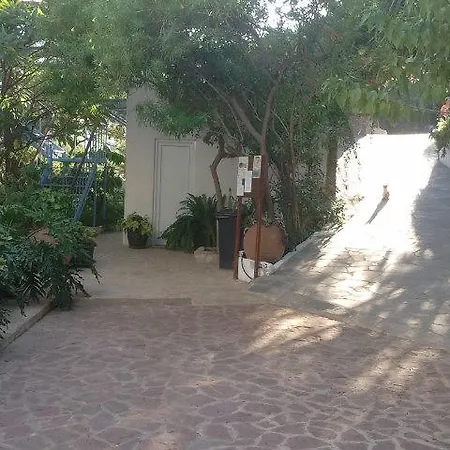 Milios Мини-отель Megalon Chorion (Tilos)